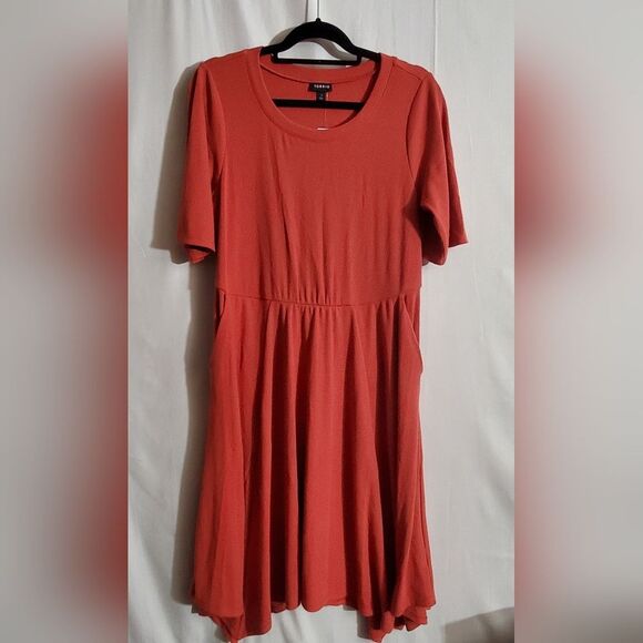 Torrid | Rust Short Sleeve Rib Knit Handkerchief Hem Dress w/Pockets | Size 1X - Picture 1 of 7